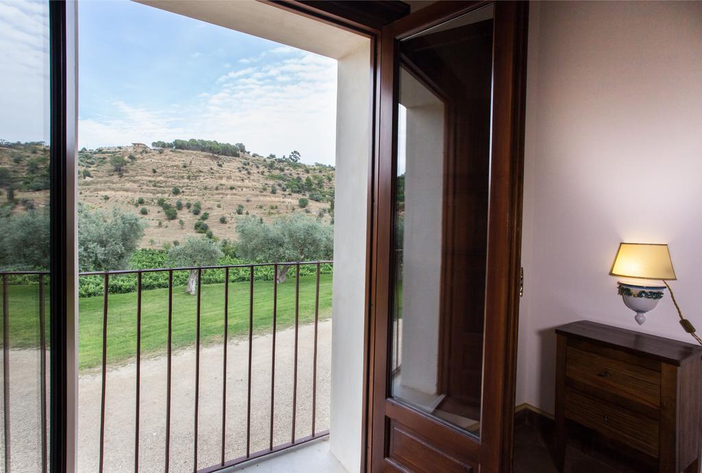 Antica Tenuta Del Nanfro Кальтаджироне Номер фото